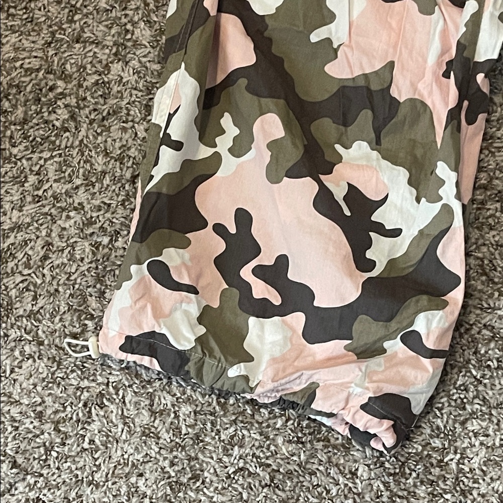 Women’s XL Camouflage Cargo Pants - Picture 5 of 14